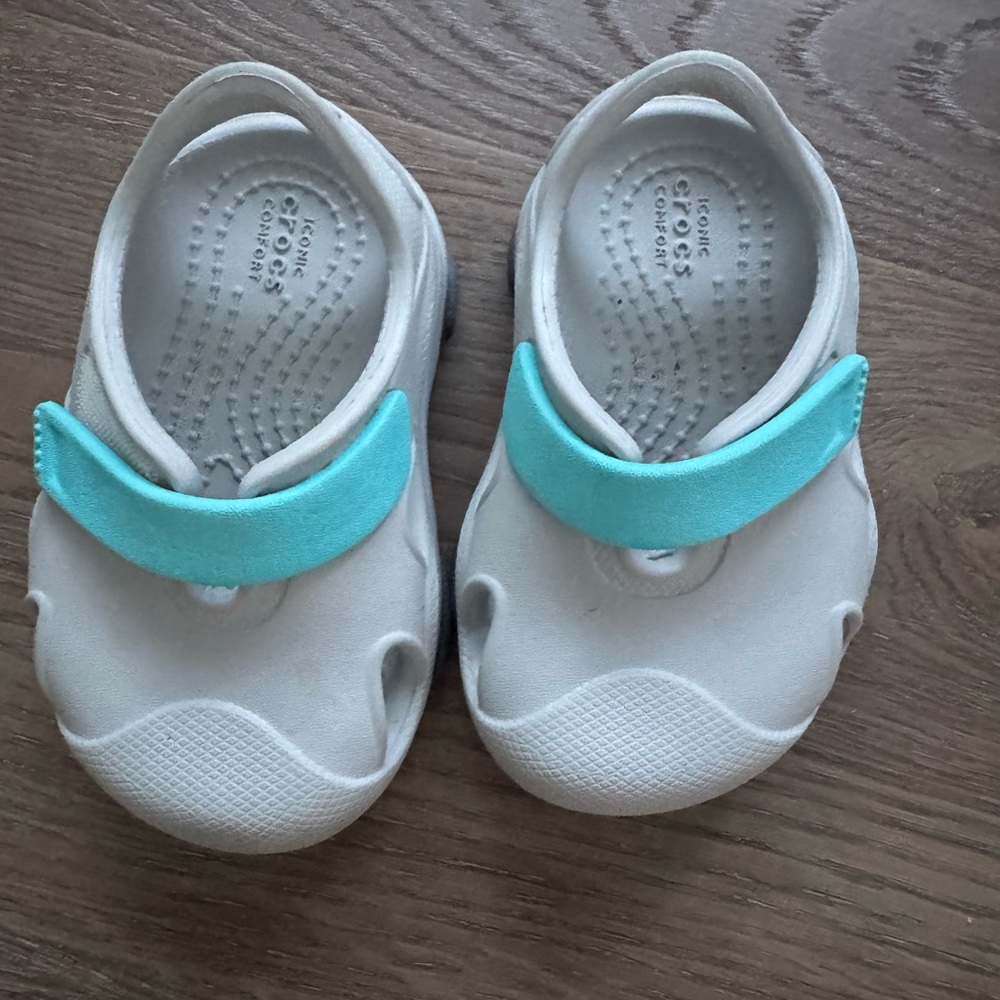 Infant / Baby / Toddler CROCS size 4c LIKE NEW + Blue and gray with Velcro strap